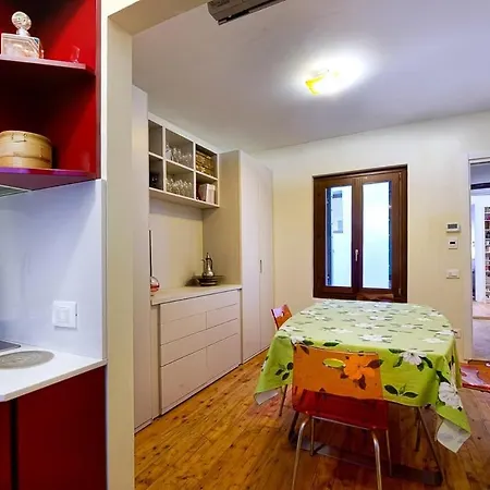 Accademia Apartment *